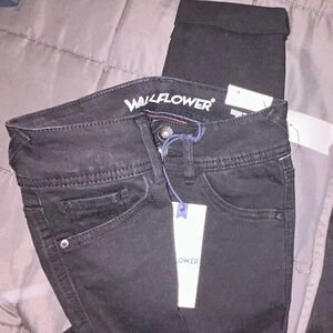 Wallflower ultra fit black crop jeans juniors SZ 1/25 regular